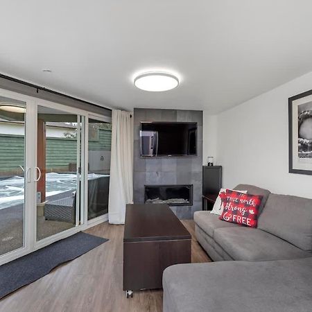 Tranquil Oasis 2 Bedroom Suite With Pool View Victoria Esterno foto