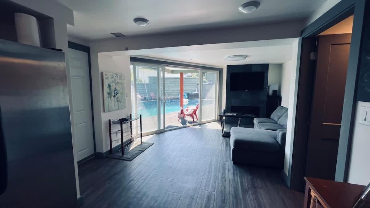 Tranquil Oasis 2 Bedroom Suite With Pool View Victoria Esterno foto