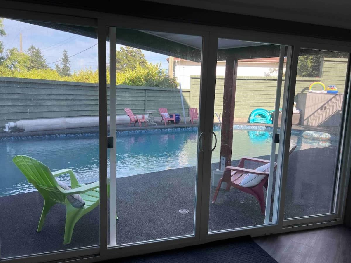 Tranquil Oasis 2 Bedroom Suite With Pool View Victoria Esterno foto